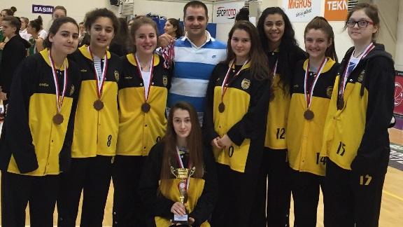Haluk Ündeğer Anadolu Lisesi Kız Basketbol Takımından Büyük Başarı