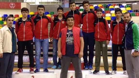 Zeytinburnu Merkezefendi Anadolu İmam Hatip Lisesi Güreş Takımı İstanbul Şampiyonu