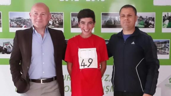 Ayhan Şahenk Ortaokulundan İstanbul Valilik Kupası Atletizm (Kros) Yarışmalarında İl İkinciliği