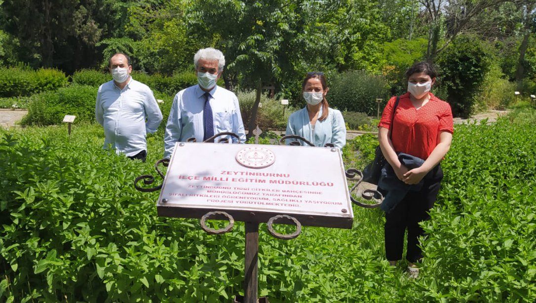 İlçe Millî Eğitim Müdürümüz Sayın Ali Yeşilyurt Merkezefendi Tıbbi Bitkiler Bahçesini Ziyaret Etti