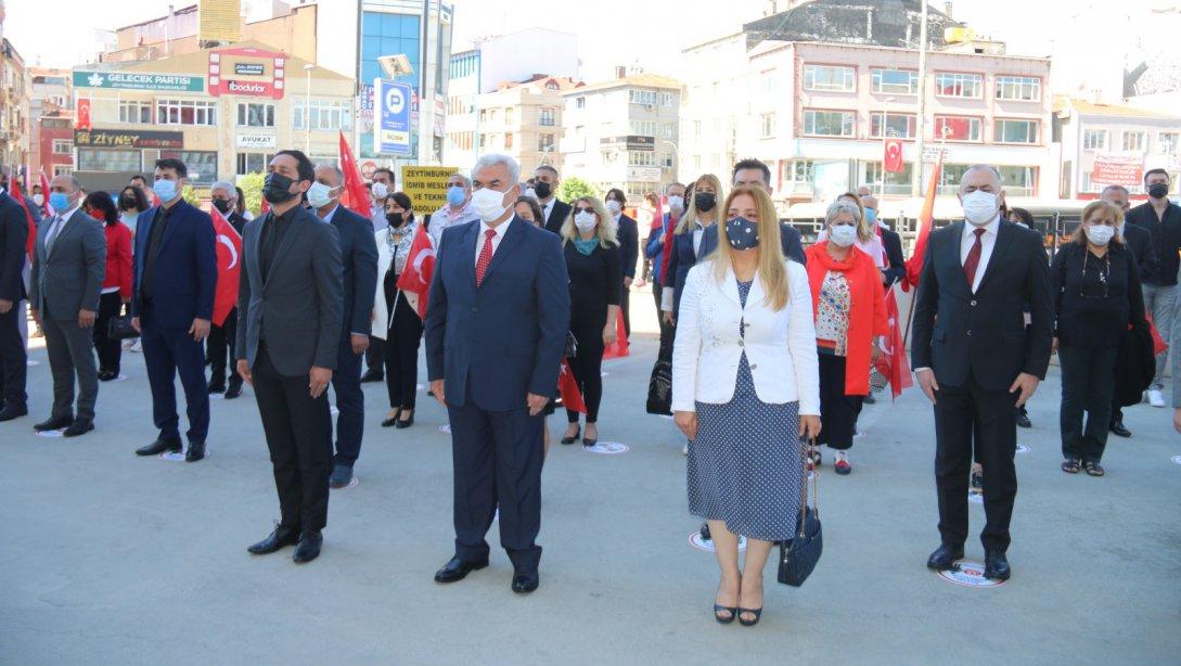 19 Mayıs Atatürk'ü Anma, Gençlik ve Spor Bayramı Çelenk Sunma Töreni