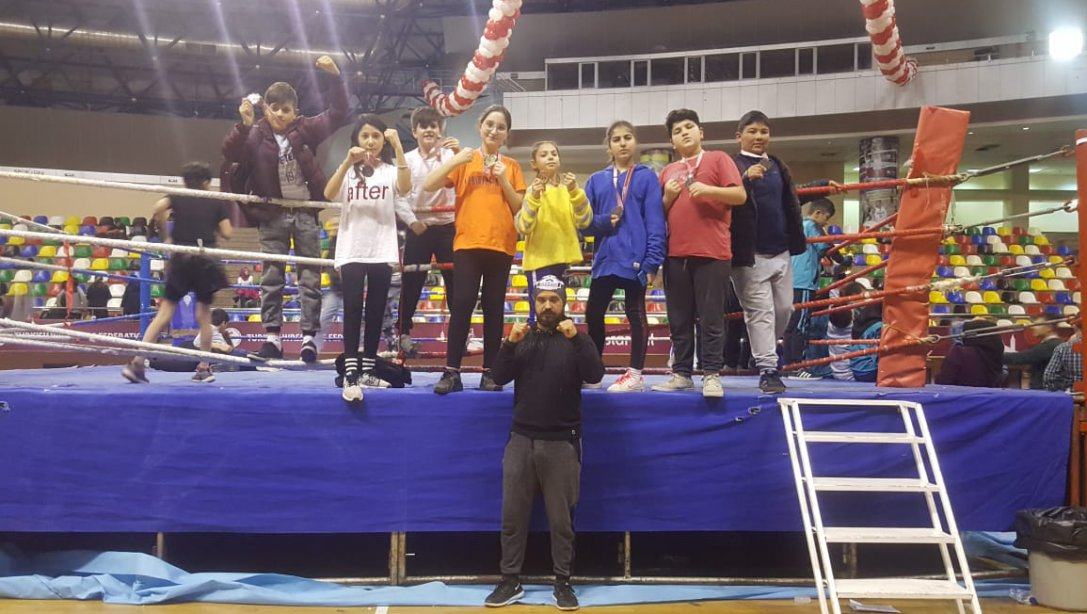 Ayhan Şahenk Ortaokulu Muay Thai Şampiyonası´nda 2. Oldu