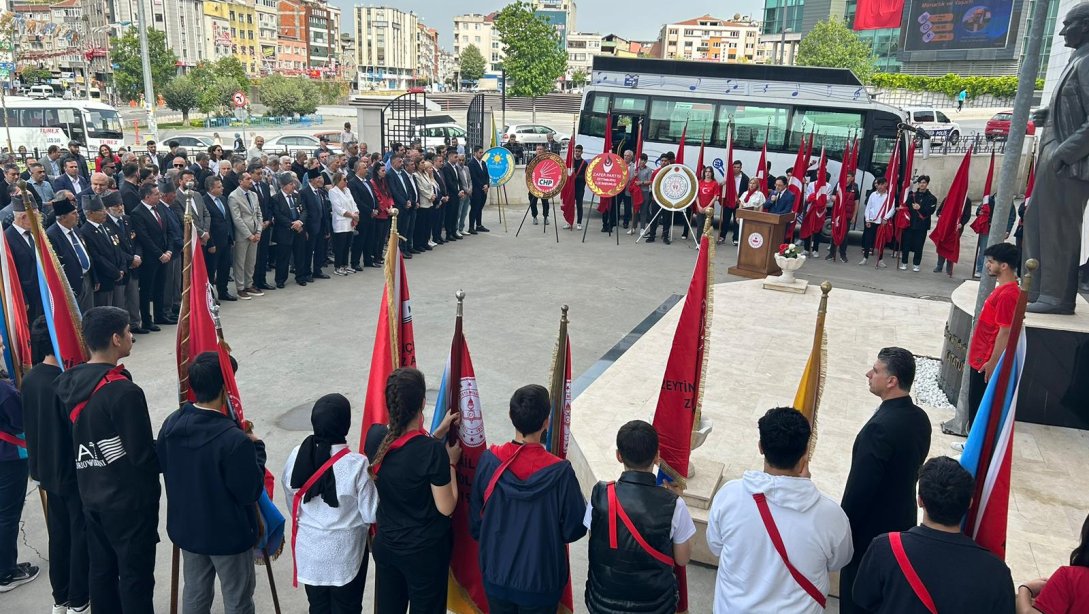 19 MAYIS ATATÜRK'Ü ANMA, GENÇLİK VE SPOR BAYRAMI ÇELENK SUNMA TÖRENİ GERÇEKLEŞTİRİLDİ