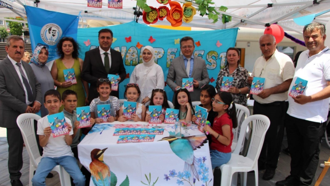 ZEYTİNBURNU GELECEĞİN YAZARLARI KİTAP FUARI VE İMZA GÜNÜ ZEYTİNBURNU 15 TEMMUZ MEYDANI'NDA GERÇEKLEŞTİ